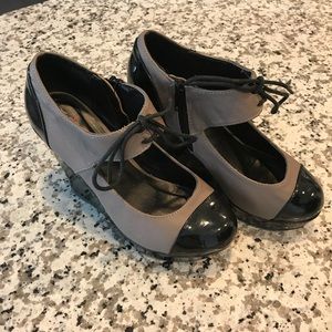 Like New condition, black and gray wedges